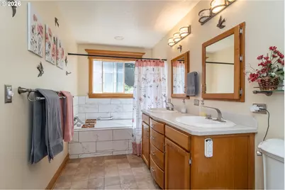 760 W Hickory St, Roseburg, OR 97471 - Photo 22