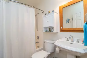 760 W Hickory St, Roseburg, OR 97471 - Photo 26