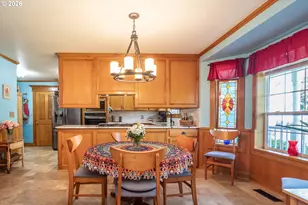760 W Hickory St, Roseburg, OR 97471 - Photo 8