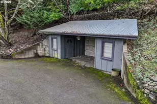 1033 SE Terrace Dr, Roseburg, OR 97470 - Photo 4