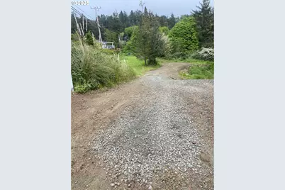 67482 E Bay Rd, North Bend, OR 97459 - Photo 4