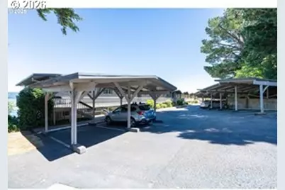 290 N 3rd Ct, Coos Bay, OR 97420 - Photo 4