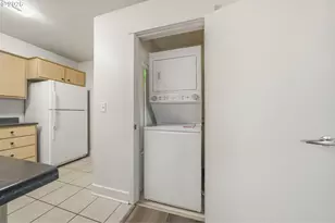 9837 NE Irving St, Portland, OR 97220 - Photo 20