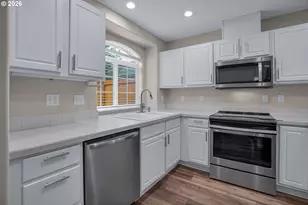 811 NW Meadows Dr, McMinnville, OR 97128 - Photo 8