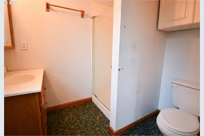 1731 SE Hamilton St, Roseburg, OR 97470 - Photo 12