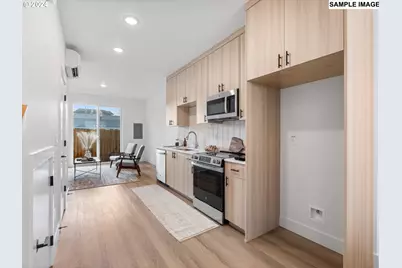 4372 N Gantenbein Ave #5, Portland, OR 97217 - Photo 4