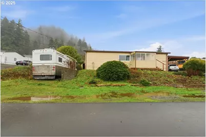 810 Acadia Ave, Garibaldi, OR 97118 - Photo 2