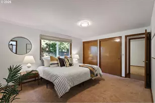 305 SE 84th Ave, Portland, OR 97216 - Photo 16