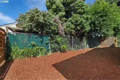 305 SE 84th Ave, Portland, OR 97216 - Photo 22