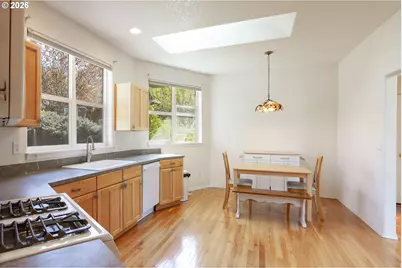 556 Forestview Dr, Hood River, OR 97031 - Photo 12