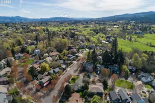 556 Forestview Dr, Hood River, OR 97031 - Photo 8