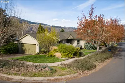 556 Forestview Dr, Hood River, OR 97031 - Photo 2
