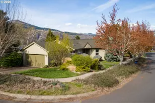 556 Forestview Dr, Hood River, OR 97031 - Photo 2