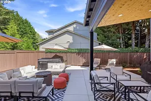 8907 SW Harmon Ln, Portland, OR 97225 - Photo 24
