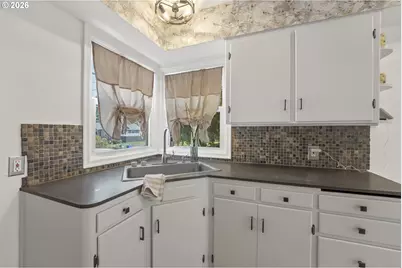 3829 NE 73rd Ave, Portland, OR 97213 - Photo 8