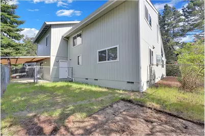 2235 10th St, Florence, OR 97439 - Photo 6