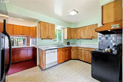 7131 NE Roselawn St, Portland, OR 97218 - Photo 6