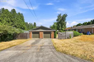 880 NW Florence Ave, Gresham, OR 97030 - Photo 2