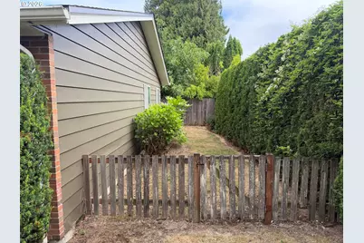 880 NW Florence Ave, Gresham, OR 97030 - Photo 20