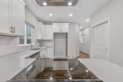 9271 E Burnside St, Portland, OR 97216 - Photo 6