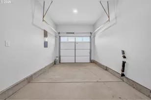 9271 E Burnside St, Portland, OR 97216 - Photo 22