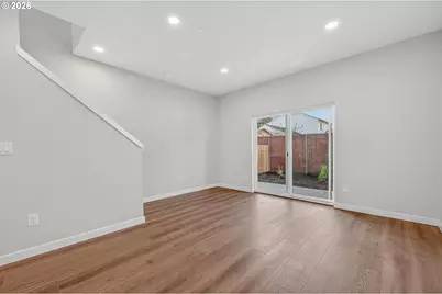 9271 E Burnside St, Portland, OR 97216 - Photo 8