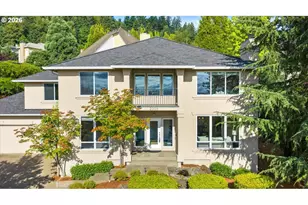2305 Stonehurst Ct, Lake Oswego, OR 97034 - Photo 2