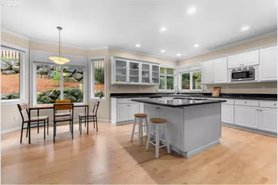 2305 Stonehurst Ct, Lake Oswego, OR 97034 - Photo 16