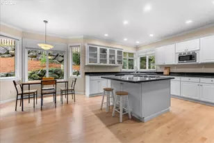 2305 Stonehurst Ct, Lake Oswego, OR 97034 - Photo 16