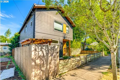 9326 N Tioga Ave, Portland, OR 97203 - Photo 4