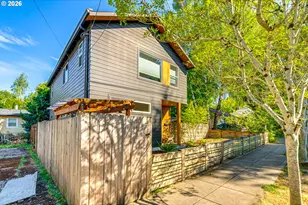 9326 N Tioga Ave, Portland, OR 97203 - Photo 4
