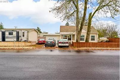 370 S 6th St, Harrisburg, OR 97446 - Photo 1