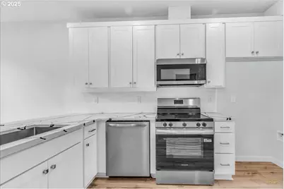 9416 N Bristol Ave, Portland, OR 97203 - Photo 10