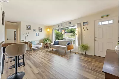 2185 N 8th St, Coos Bay, OR 97420 - Photo 2