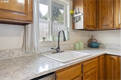 2185 N 8th St, Coos Bay, OR 97420 - Photo 8