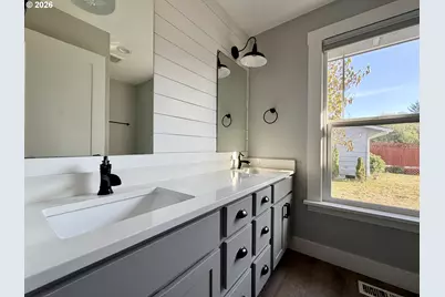 815 SW Cedar Ave, Warrenton, OR 97146 - Photo 14