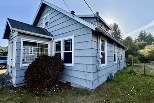 815 SW Cedar Ave, Warrenton, OR 97146 - Photo 2