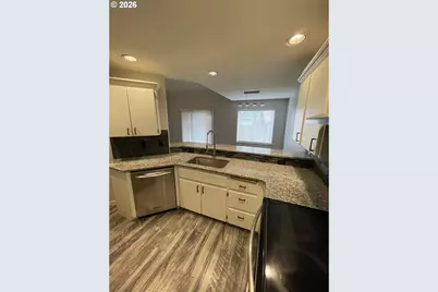 12528 SE Taggart St, Portland, OR 97236 - Photo 32