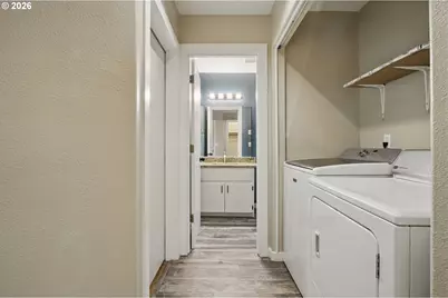 12528 SE Taggart St, Portland, OR 97236 - Photo 8