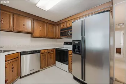 790 SE Webber St #305, Portland, OR 97202 - Photo 16