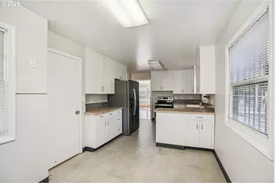 10985 SE Holgate Blvd, Portland, OR 97266 - Photo 16