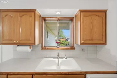 2260 SE 22nd Pl, Albany, OR 97322 - Photo 10