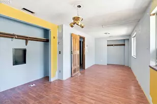 1499 NE Hillcrest Dr, Grants Pass, OR 97526 - Photo 18