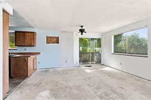 1499 NE Hillcrest Dr, Grants Pass, OR 97526 - Photo 10