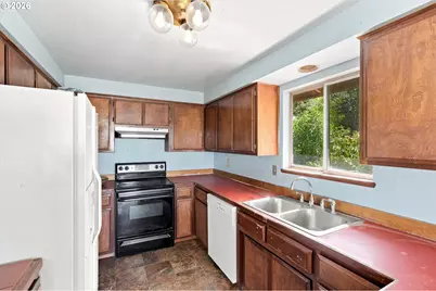 1499 NE Hillcrest Dr, Grants Pass, OR 97526 - Photo 12
