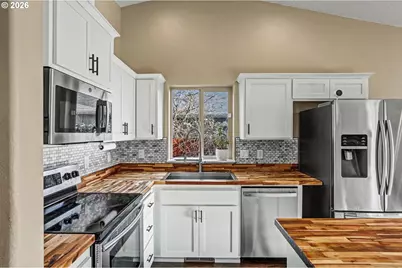 463 SE Pine St, Dallas, OR 97338 - Photo 10