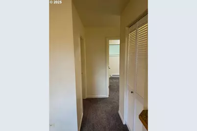 2046 W 14th Pl, Eugene, OR 97402 - Photo 10