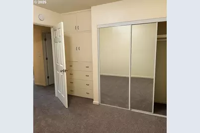 2046 W 14th Pl, Eugene, OR 97402 - Photo 14
