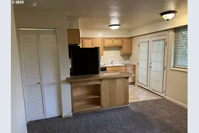 2046 W 14th Pl, Eugene, OR 97402 - Photo 4