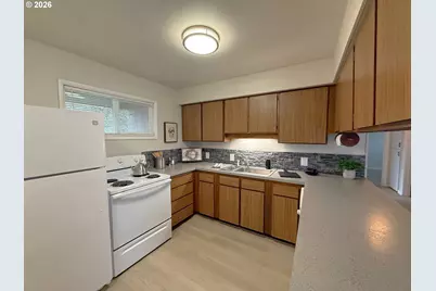 934 Pacific Ave, Coos Bay, OR 97420 - Photo 4